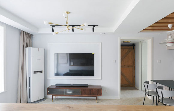 微复古的简洁空间,餐厅卡座鞋柜一体,沙发后隔出厨房,真实用!