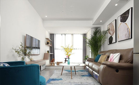 现代风格两房装修，木地板当吊顶真少见，入户鞋柜简洁大方很实用！