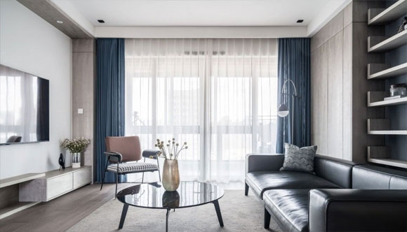 客厅用玻璃隔出小书房,沙发墙置物架好看又实用,全屋装修很高级!