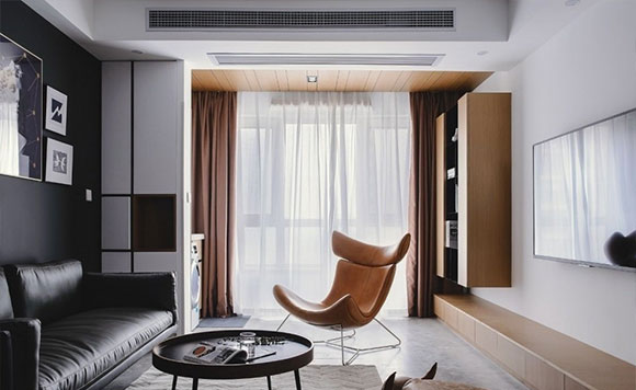 餐桌摆门口,打通阳台装吊柜,黑色沙发背景墙,小户型装修很实用!