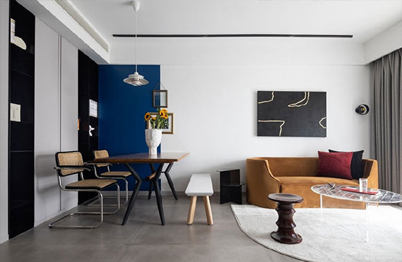 设计巧妙的小两房装修设计，玻璃墙隔出小厨房，温馨幸福很实用！