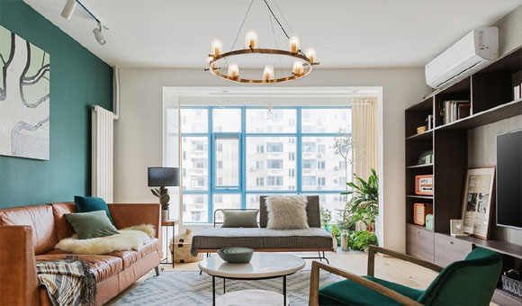 很有感觉的北欧风空间,电视墙打柜子,墨绿色沙发墙,漂亮极了!