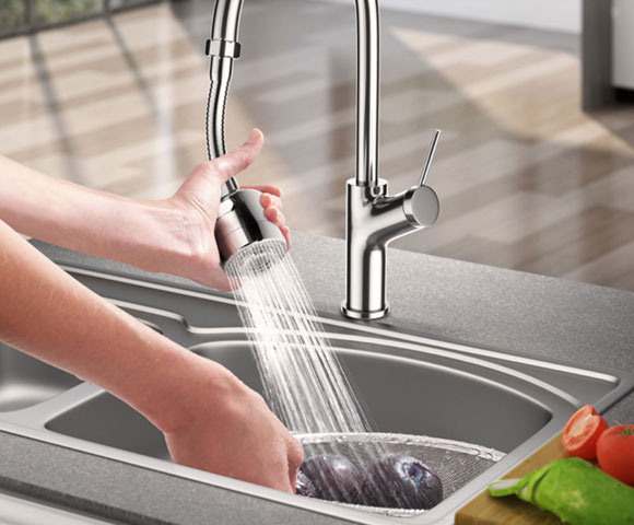 水龙头洗菜不方便，装上防溅水起泡器，任意旋转弯曲，太好使了！