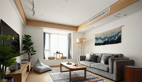 简洁日式风格装修,客厅装飘窗,厨房餐厅一体,入户隔断柜真实用!