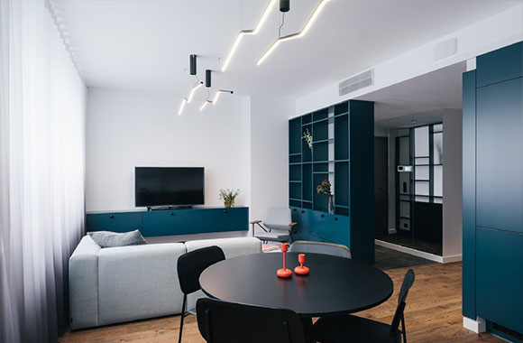 见过最漂亮的小户型设计，大白墙加蓝色柜子，效果简约却很上档次！
