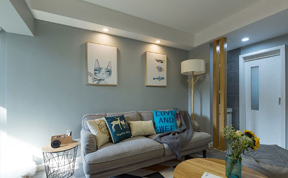 她家面积很小，开放式厨房，浴室柜外移，小户型这样设计真实用！