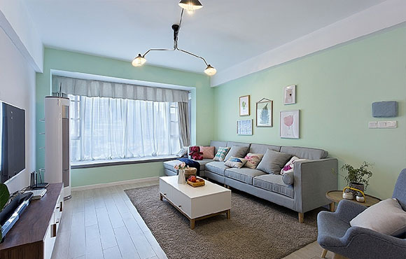 客厅没阳台装飘窗,嫩绿色墙面真好看,餐厅吧台和大铁柜超实用!