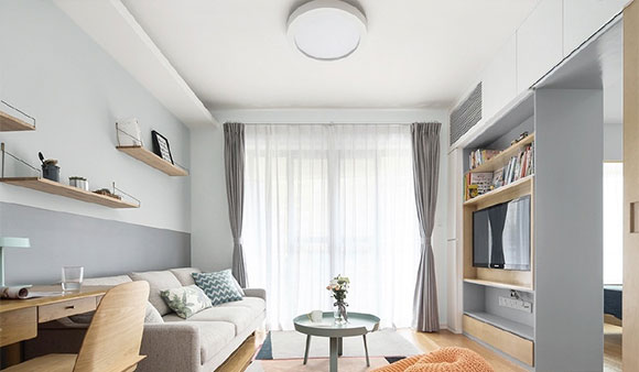 卧室滑动门装在电视柜上，温馨的简约风格装修，设计巧妙更实用！