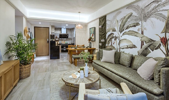 野性又细腻的家装设计，仿佛住在热带雨林，沙发背景墙真少见！