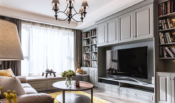 美观实用的简约美式风格装修,电视背景墙打满柜子,餐厅装吧台!