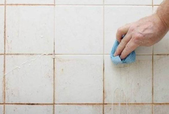 卫生间瓷砖发黄污渍难清洁?5大清洁方法,还你亮白如新的家!