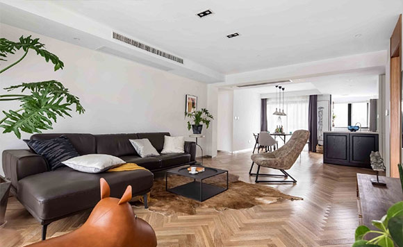 设计简洁的北欧风空间，开放式厨房装黑色橱柜，格调优雅漂亮极了！