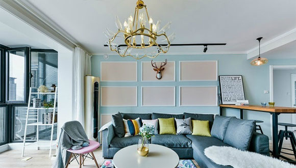 她家装修设计有点花，混搭出的空间很惬意，全屋配色大胆特别漂亮！