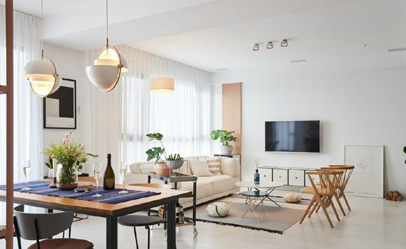 敞亮的北欧风两房装修,鞋柜电视柜挂上墙,白色空间真是舒服极了!