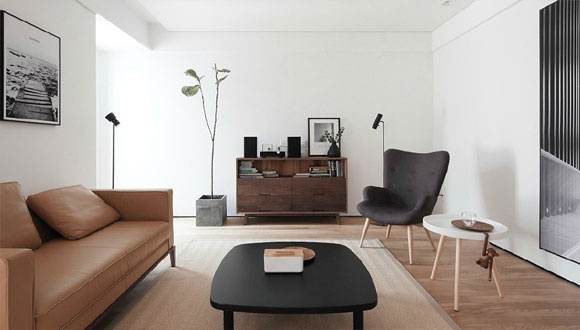 极简设计的三房空间，白色墙面棕色地板，简洁清爽真是很舒服！