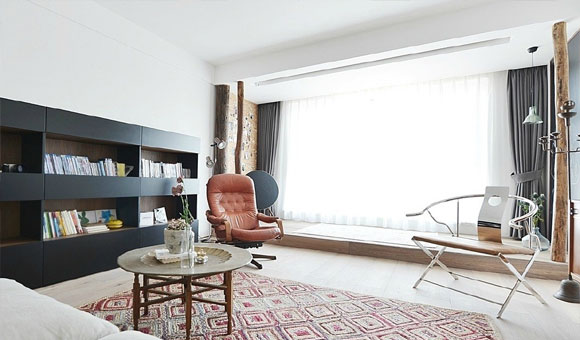她家客厅装书柜没电视墙,阳台地面抬高,朴实无华却清爽舒适!