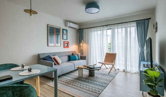 设计简洁的复式空间，几何图案墙贴很精致，还有轻奢质感，超赞！