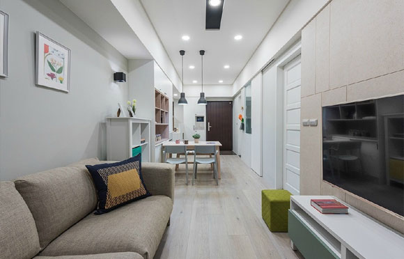 简约现代风格两房装修设计很清新，书房装滑动门，面积狭小很实用！