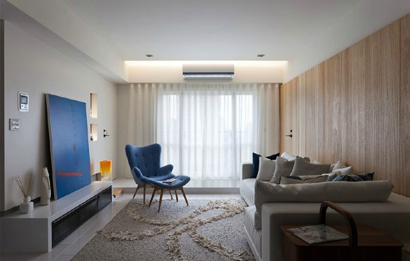 简约风格装修也大气,木板装饰沙发墙配上隐形卧室门,全屋舒服极了!
