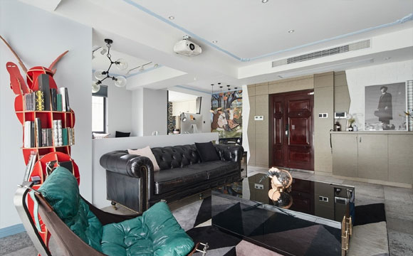 家里装修不必尊贵奢华,自得其乐就是最好,图案另类的墙贴真夸张!