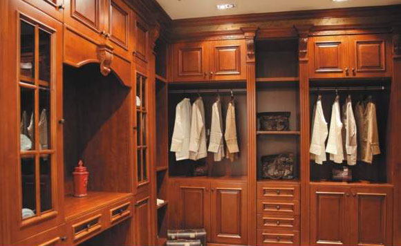 条件允许,卧室装修建议定制实木衣柜,实木衣柜优点真是很多!