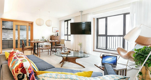 卧室装隔墙，电视吊在半空，现代简约风格装修也能玩个性！