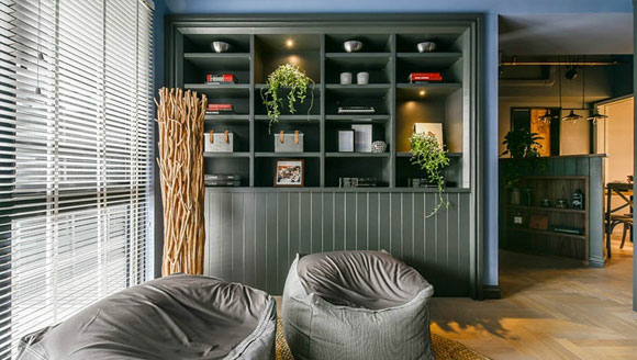 客厅不放沙发,全屋打满柜子,融入工业风元素的美式空间真漂亮!