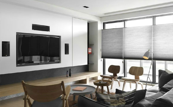 她家简约现代风格装修，全屋配百叶窗帘，吊顶造型设计时尚又个性！