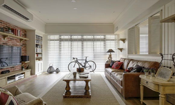 温暖的美式乡村风格装修,沙发墙装折叠窗,客餐厅厨房一体真敞亮!