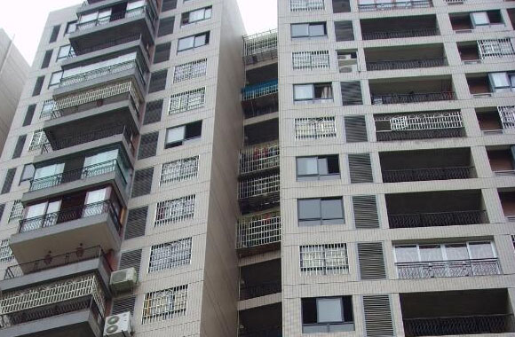 装修经验分享：客厅和阳台打通好不好？打通后的阳台怎样设计？