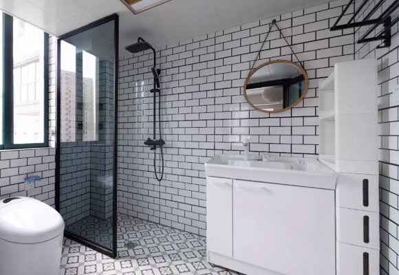 卫生间再小,也要用玻璃隔出独立淋浴区,入住就知道有多实用!