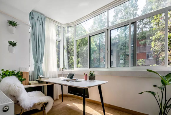 难怪越来越多人把阳台封起来,简直是让家里多出一间房,美观更实用!