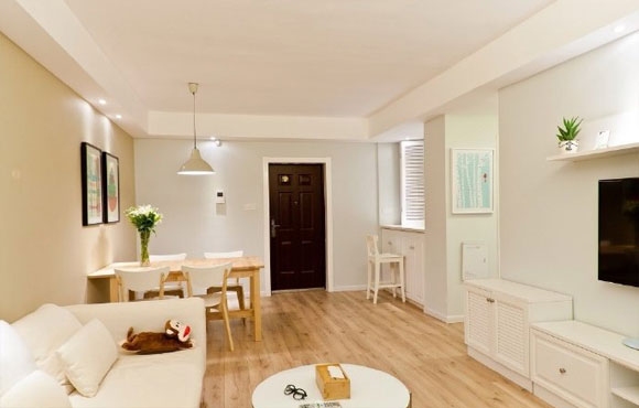 简约风格小两房装修，厨房墙面打孔装折叠窗，设计简洁却格外温馨！