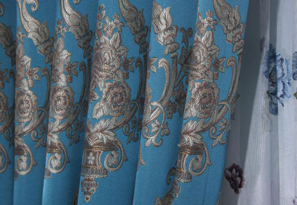 欧式风格选哪种颜色的窗帘?欧式风格窗帘怎么搭配?