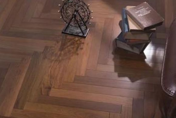 实木地板多久保养一次?地板保养之后多久可以踩?