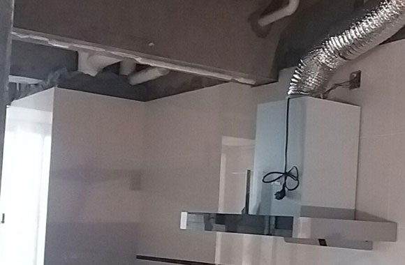 先装抽油烟机还是铝扣板吊顶?顺序不对可能会返工!