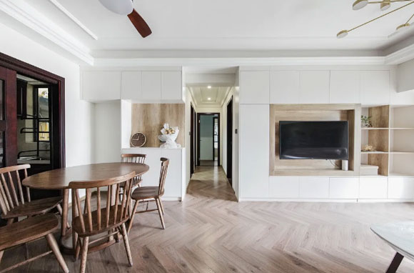 四居室装修,石膏线吊顶,电视柜装满墙,空间利用太绝了!