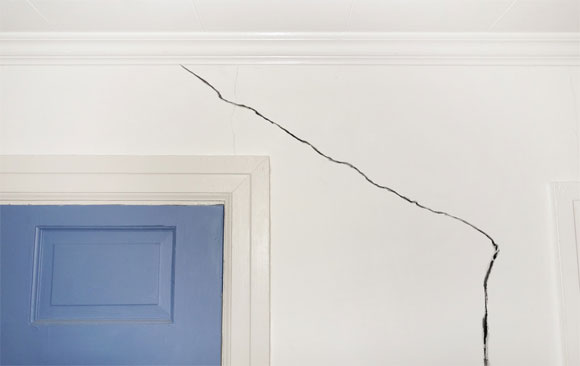 墙面开裂、空鼓、脱落、渗水怎么办？这份攻略请收藏！