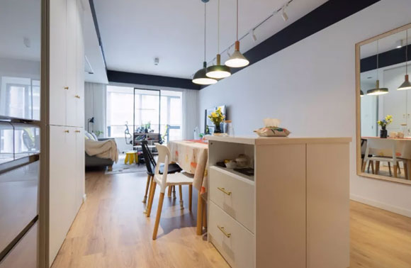 条件允许,餐厅里一定要安装岛台,做饭方便很实用!