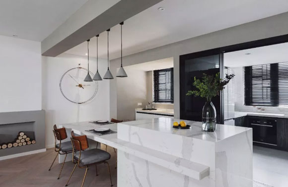 配色干净素雅的餐厅装修设计，简约时尚又不乏高级感，建议收藏！